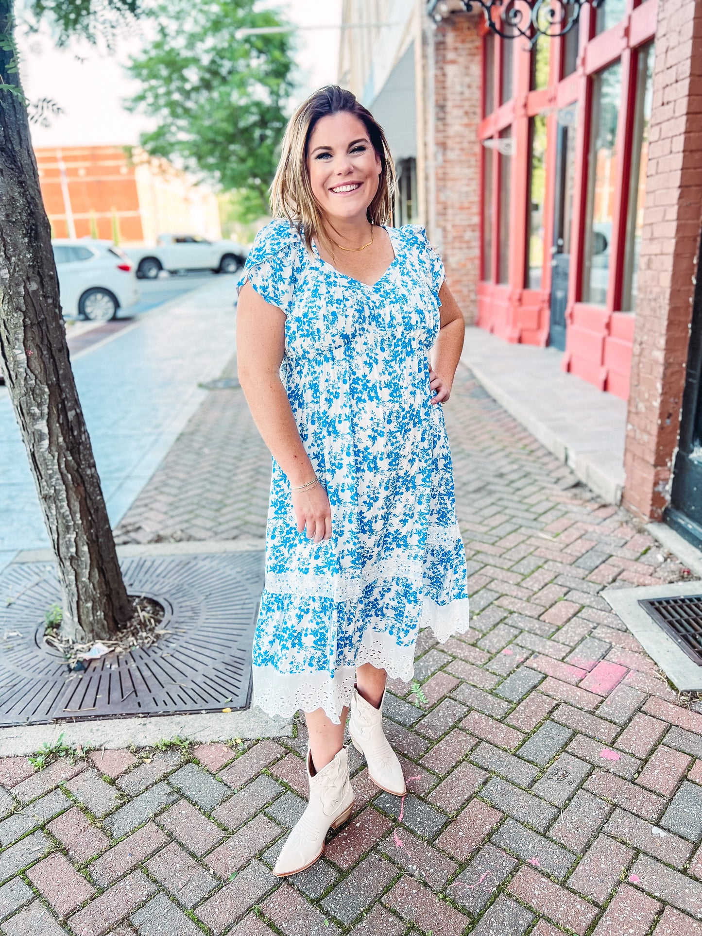 Sweetheart Lace Midi Dress