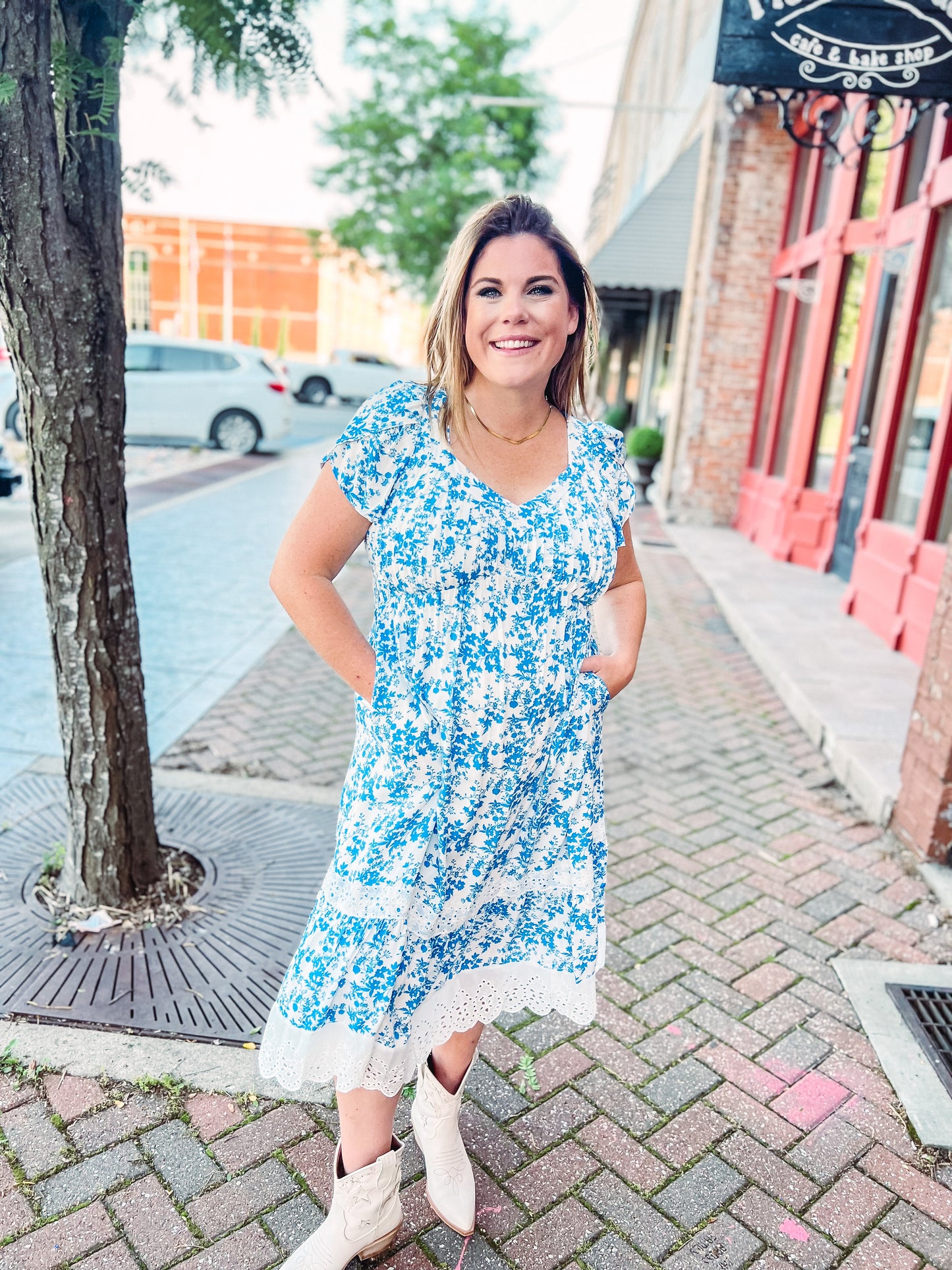 Sweetheart Lace Midi Dress