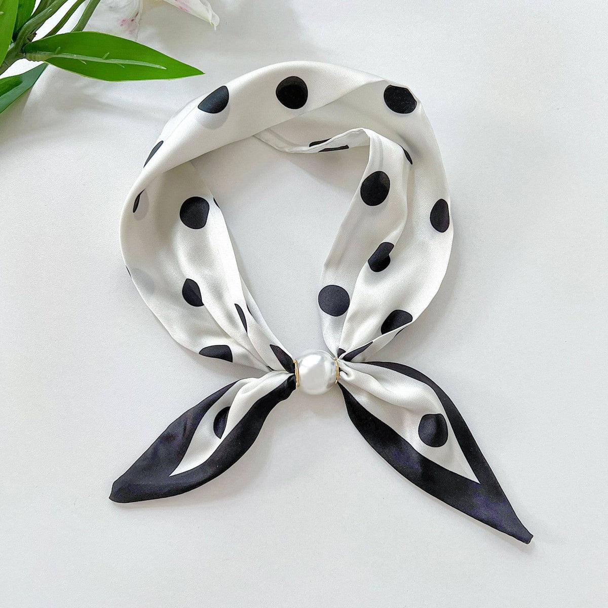 Printed Scarf with Magnetic Pearl Buckle