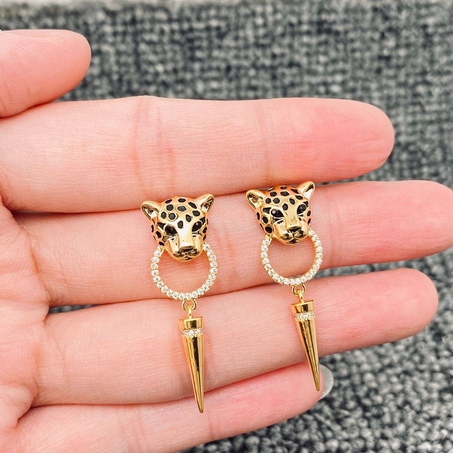 Exquisite Awl Charm Leopard Head Post Earrings