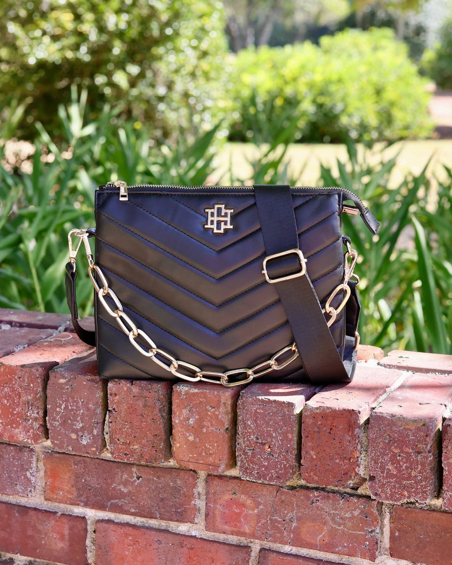 Ariana Crossbody Black V Quilt