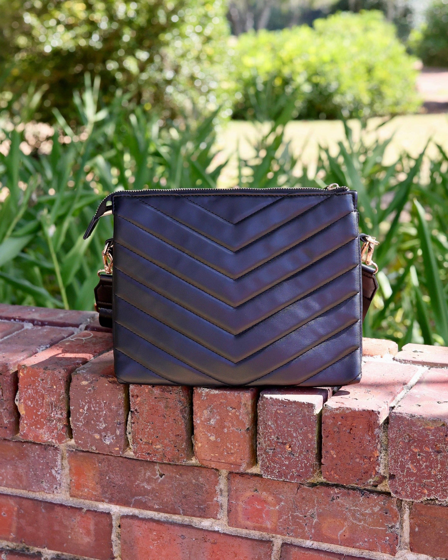Ariana Crossbody Black V Quilt
