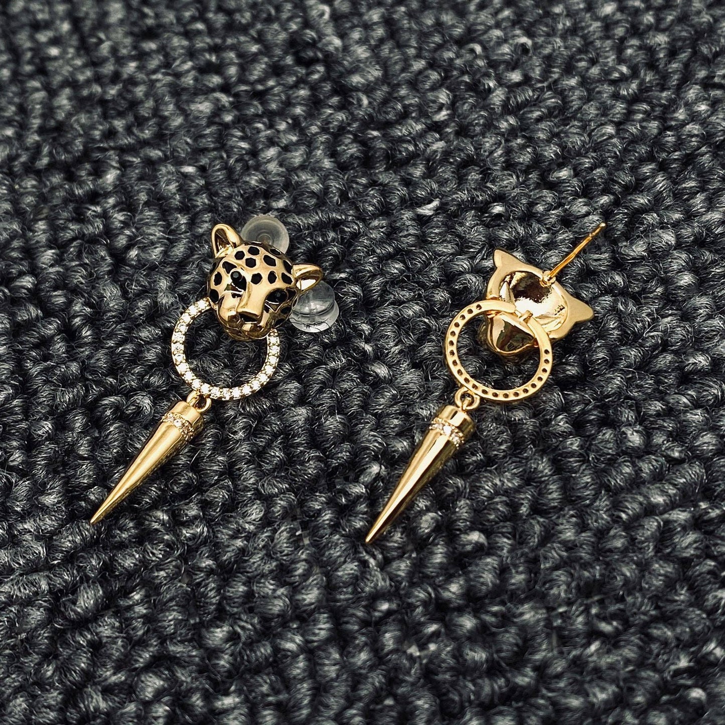 Exquisite Awl Charm Leopard Head Post Earrings