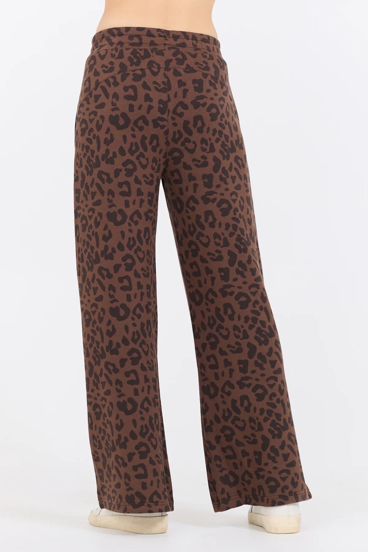 Pantalón acampanado de polar con estampado de leopardo