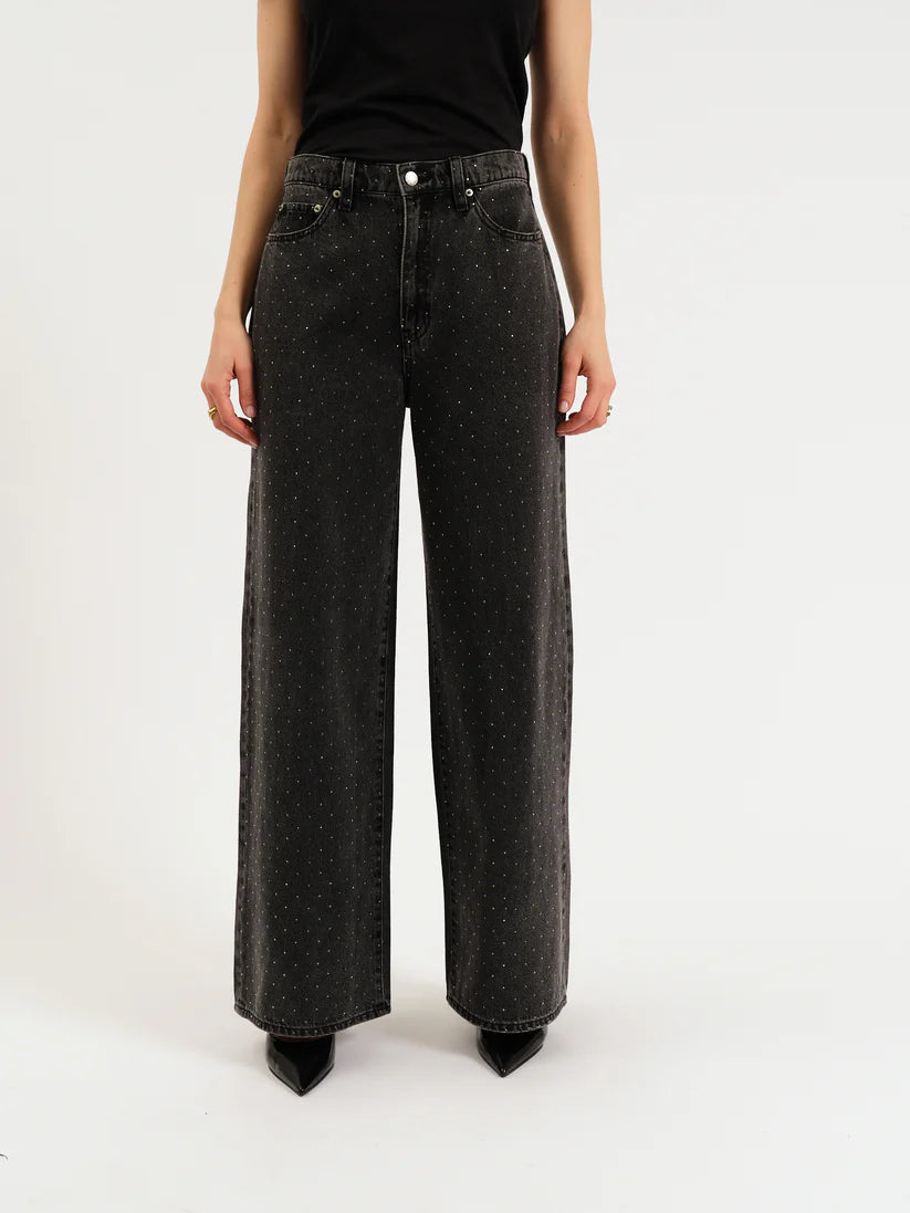 The Wonderer Mid Rise Palazzo in Starlit Night