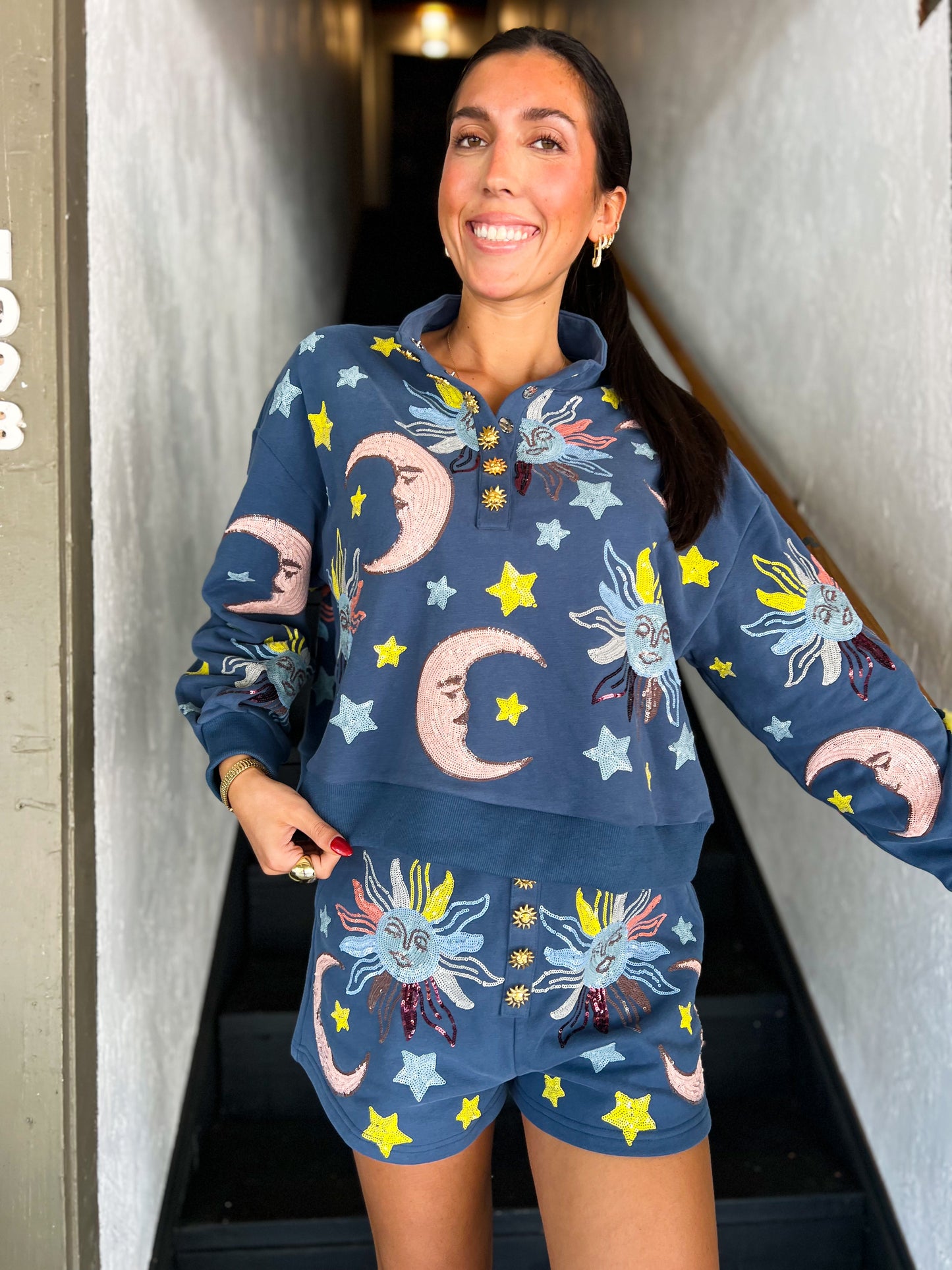 Pantalón corto Henley con estrellas y luna en azul medianoche