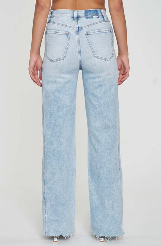 Cupido con costuras muy pronunciadas y pierna ancha