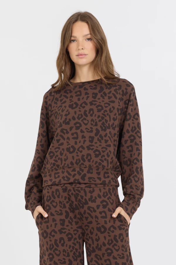 Jersey de cuello redondo de polar con estampado de leopardo