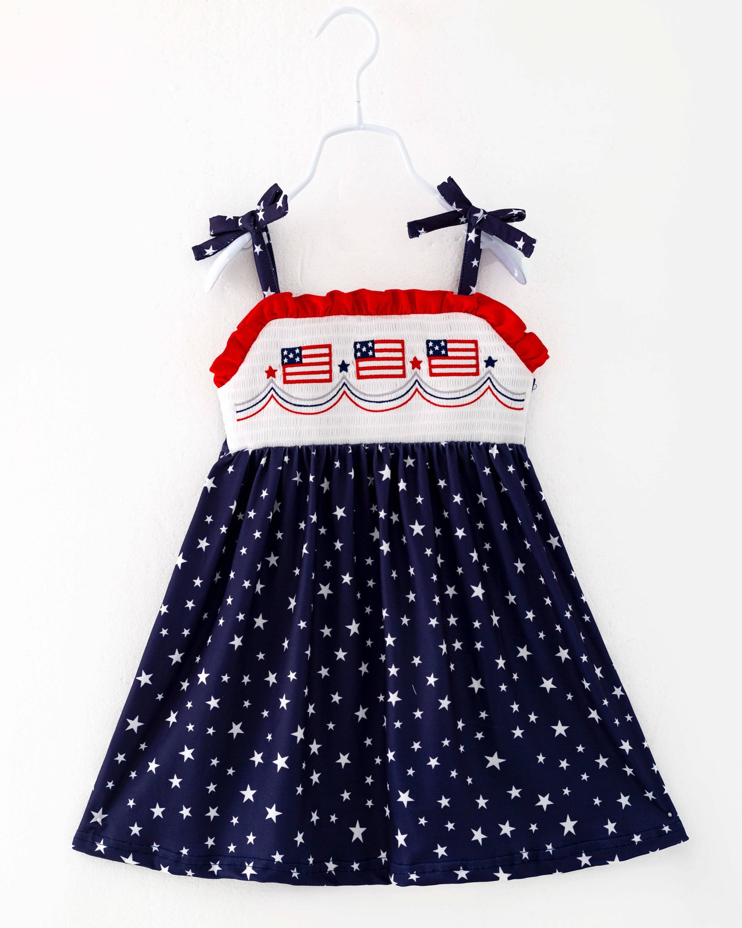 Vestido de niña fruncido con volantes y estrellas de bandera