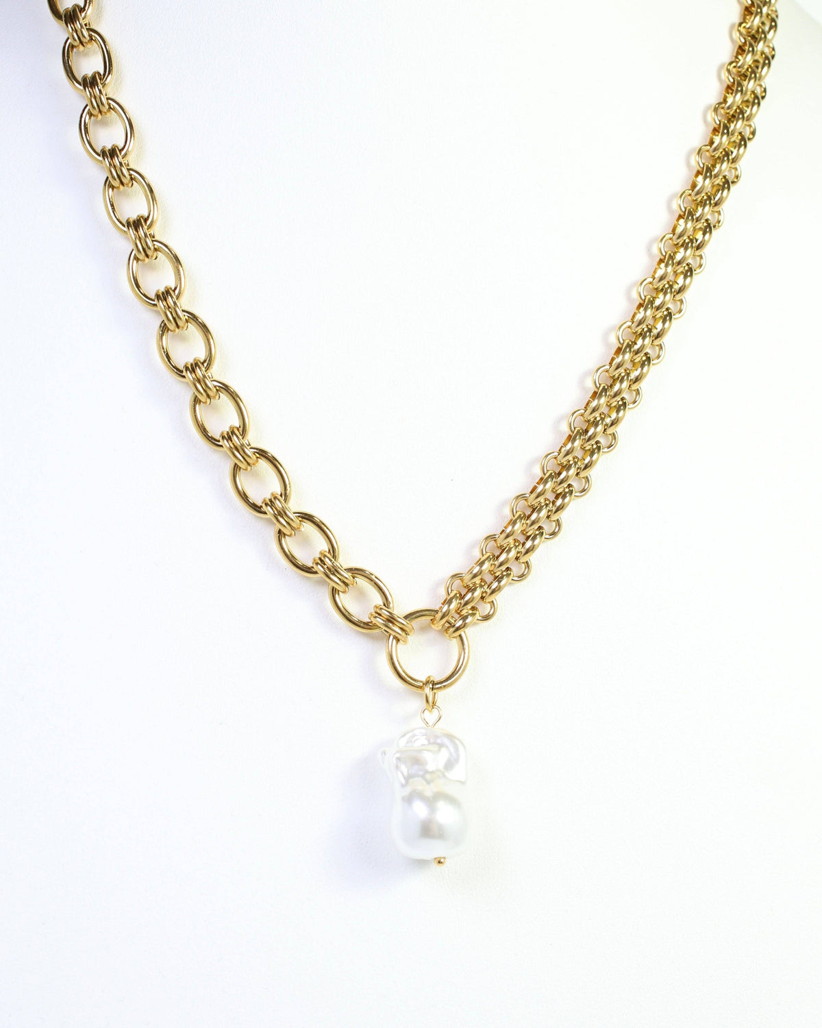Coralie Asymmetric Link Pearl Necklace Gold