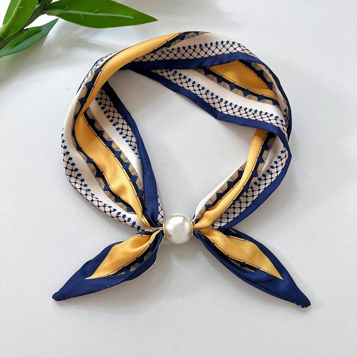 Printed Scarf with Magnetic Pearl Buckle
